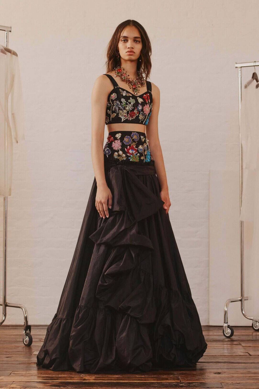Alexander McQueen: Resort 2018 - 10 Magazine